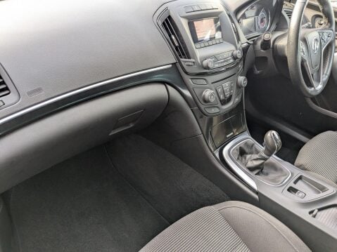 Vauxhall Insignia 2.0 CDTi ecoFLEX SRi Euro 5 (s/s) 5dr 23