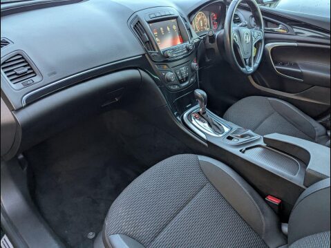 Vauxhall Insignia 2.0 CDTi Nav Country Tourer Auto 4WD Euro 5 5dr 20