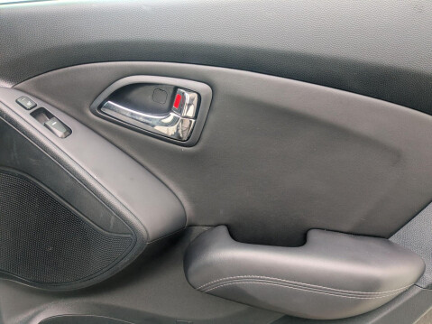 Hyundai ix35 2.0 CRDi Premium Auto 4WD Euro 5 5dr 12