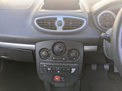 Renault Clio I-MUSIC 16V 11