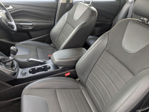 Ford Kuga 2.0 TDCi Titanium 2WD Euro 5 5dr 17