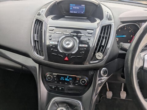 Ford Kuga 2.0 TDCi Titanium 2WD Euro 5 5dr 21