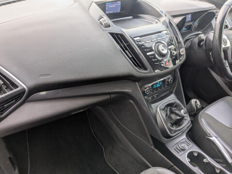 Ford Kuga 2.0 TDCi Titanium 2WD Euro 5 5dr 24