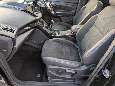Ford Kuga ST-LINE X TDCI 19