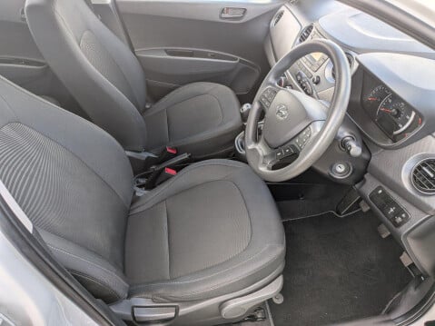 Hyundai i10 1.0 SE Euro 6 5dr 9