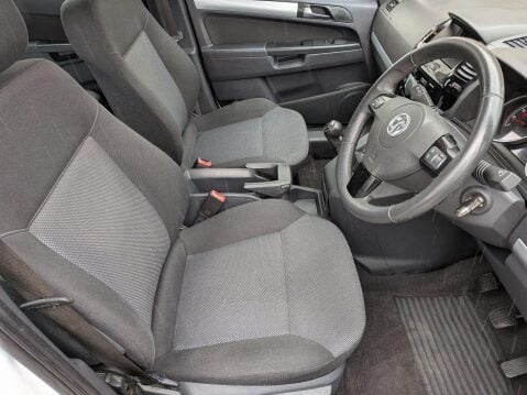 Vauxhall Zafira 1.8 16V Exclusiv Euro 5 5dr 9