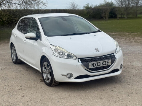 Peugeot 208 1.2 VTi Allure Euro 5 5dr 1