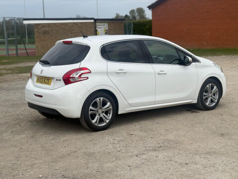 Peugeot 208 1.2 VTi Allure Euro 5 5dr 2