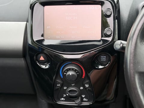 Peugeot 108 1.2 PureTech Allure Top! Euro 6 5dr 17