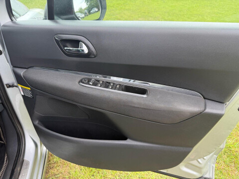 Peugeot 3008 1.6 HDi Style Euro 5 5dr 18