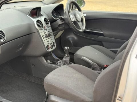 Vauxhall Corsa 1.2 16V Excite Euro 5 3dr (A/C) 9