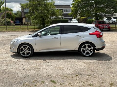 Ford Focus 1.0T EcoBoost Titanium X Euro 5 (s/s) 5dr 8