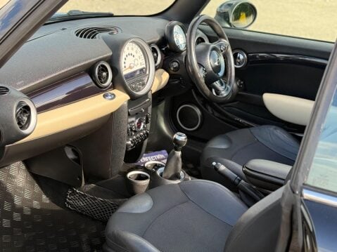 Mini Convertible 1.6 Cooper D Euro 5 (s/s) 2dr 13