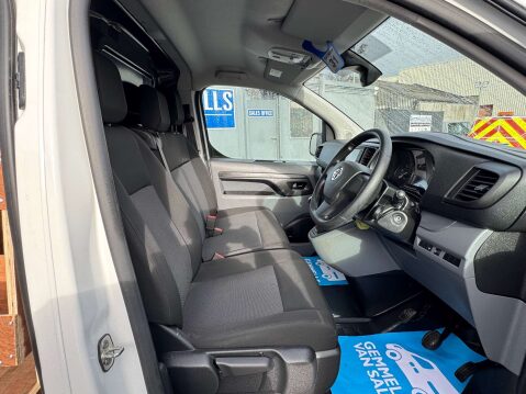 Vauxhall Vivaro 1.5 Vivaro F2900 Dynamic S/S 14