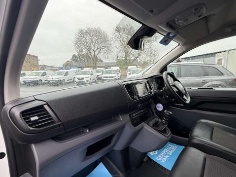 Vauxhall Vivaro 1.5 Vivaro 2900 Dynamic S/S 11