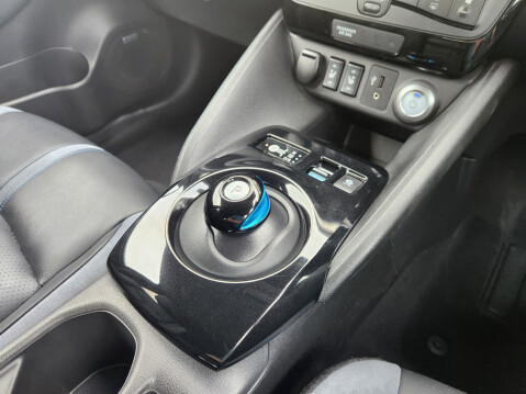 Nissan LEAF TEKNA 17