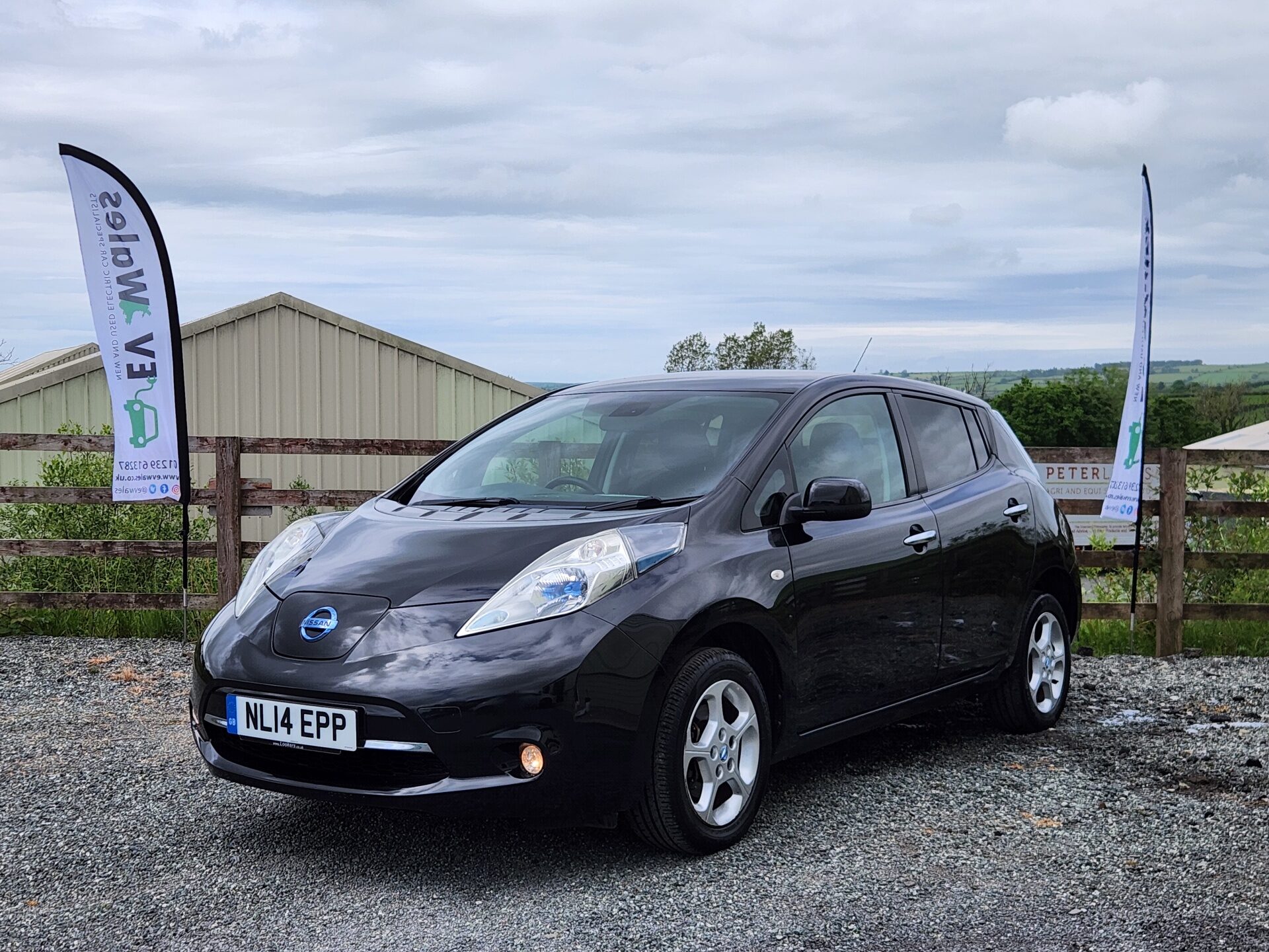 Used 2014 Nissan LEAF ACENTA 24 for sale EV Wales