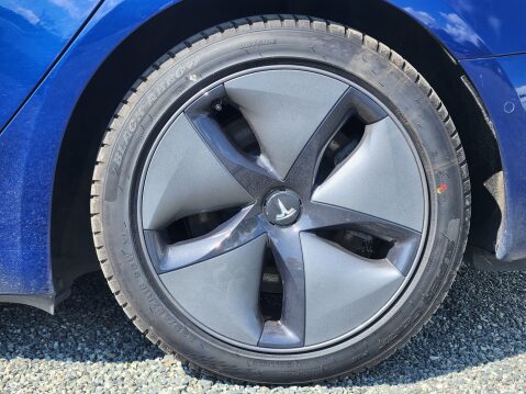 Tesla Model 3 STANDARD RANGE PLUS 19
