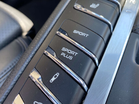 Porsche Macan 3.0 Macan S Semi-Auto 4WD 5dr 27