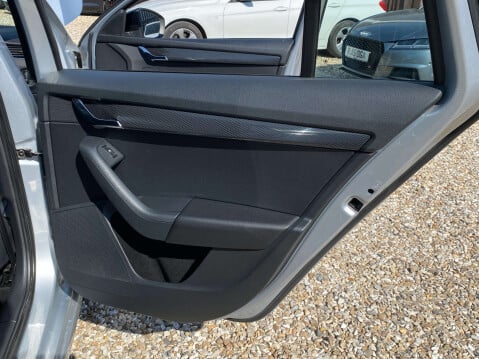 Skoda Octavia 2.0 Octavia vRS TSi Semi-Auto 5dr 25