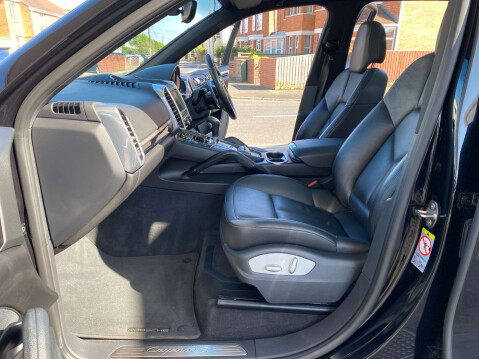 Porsche Cayenne 4.1 Cayenne V8 D S Tiptronic S Auto 4WD 5dr 17