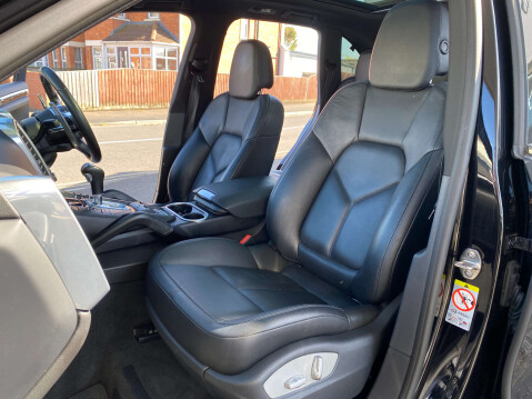 Porsche Cayenne 4.1 Cayenne V8 D S Tiptronic S Auto 4WD 5dr 18