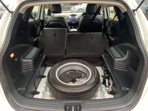 Hyundai ix35 2.0 ix35 SE 4WD CRDi Auto 4WD 5dr 15