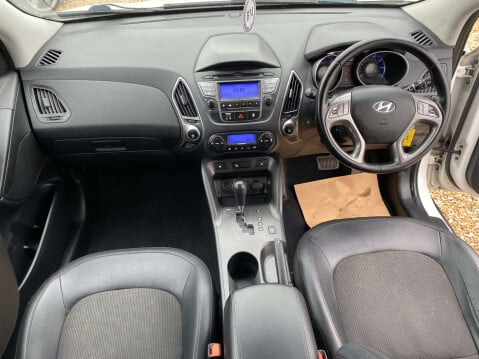 Hyundai ix35 2.0 ix35 SE 4WD CRDi Auto 4WD 5dr 22