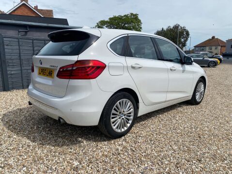 BMW 2 Series 2.0 220d Luxury Auto 5dr 9