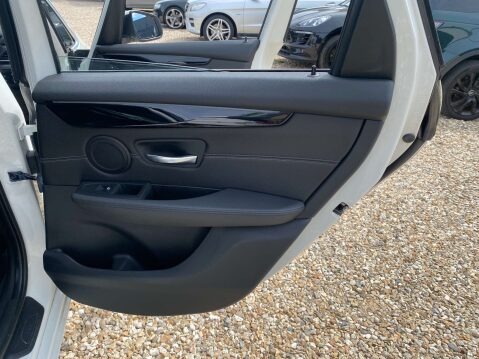 BMW 2 Series 2.0 220d Luxury Auto 5dr 11