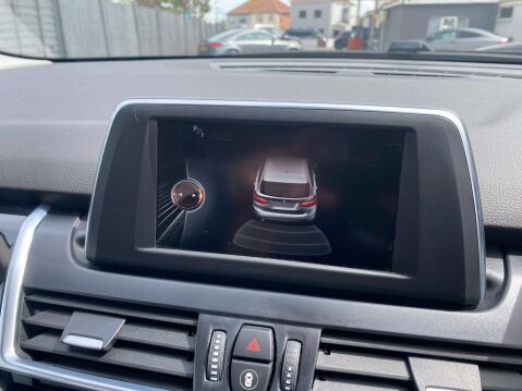 BMW 2 Series 2.0 220d Luxury Auto 5dr 18
