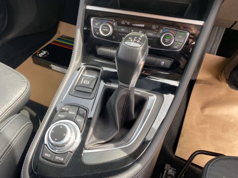 BMW 2 Series 2.0 220d Luxury Auto 5dr 19