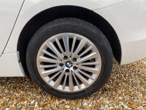 BMW 2 Series 2.0 220d Luxury Auto 5dr 28