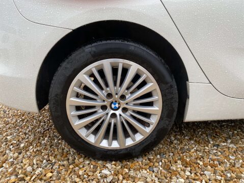 BMW 2 Series 2.0 220d Luxury Auto 5dr 29