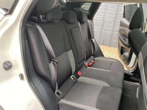Nissan Qashqai 1.2 Qashqai N-Connecta DiG-T CVT 5dr 14