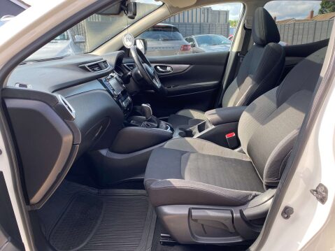 Nissan Qashqai 1.2 Qashqai N-Connecta DiG-T CVT 5dr 17