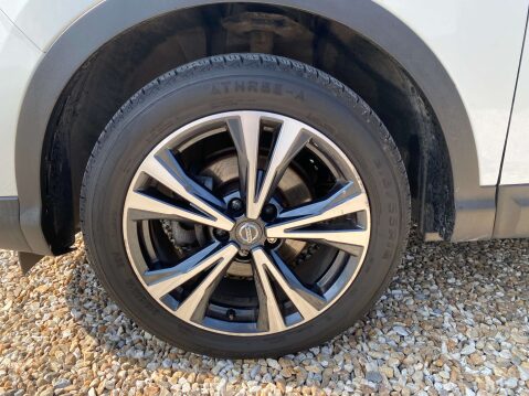 Nissan Qashqai 1.2 Qashqai N-Connecta DiG-T CVT 5dr 44