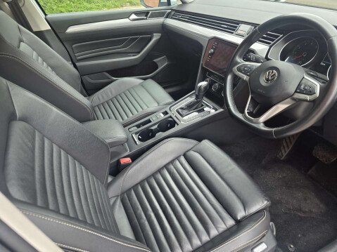 Volkswagen Passat 1.5 Passat SEL TSi Evo Semi-Auto 4dr 45