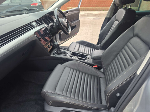 Volkswagen Passat 1.5 Passat SEL TSi Evo Semi-Auto 4dr 49