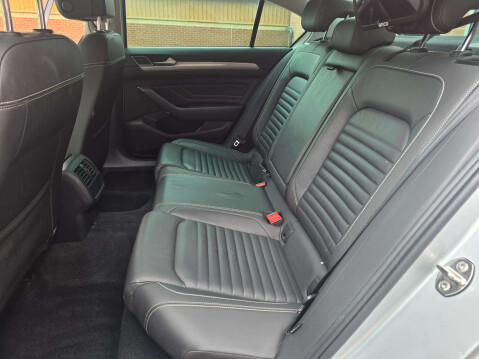 Volkswagen Passat 1.5 Passat SEL TSi Evo Semi-Auto 4dr 51