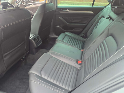 Volkswagen Passat 1.5 Passat SEL TSi Evo Semi-Auto 4dr 52
