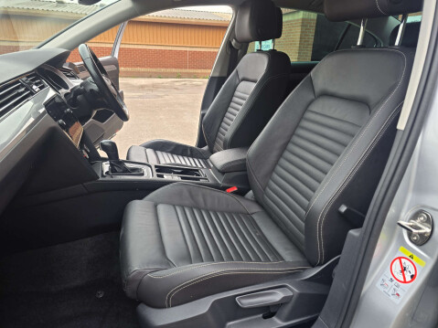 Volkswagen Passat 1.5 Passat SEL TSi Evo Semi-Auto 4dr 14