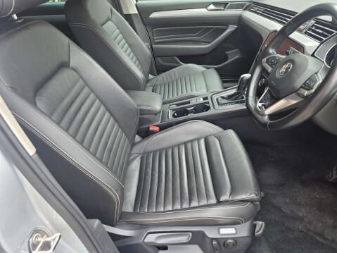 Volkswagen Passat 1.5 Passat SEL TSi Evo Semi-Auto 4dr 44