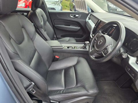 Volvo XC60 2.0 XC60 Momentum D4 AWD Auto 4WD 5dr 45