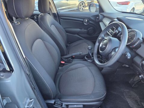 Mini Hatch 1.5 Cooper 5dr 44