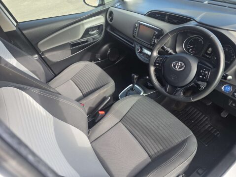 Toyota Yaris 1.5 Yaris Icon Tech VVT-i HEV CVT 5dr 49