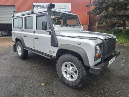 Land Rover Defender 2.5 Defender 110 Silver TD5 4WD 5dr