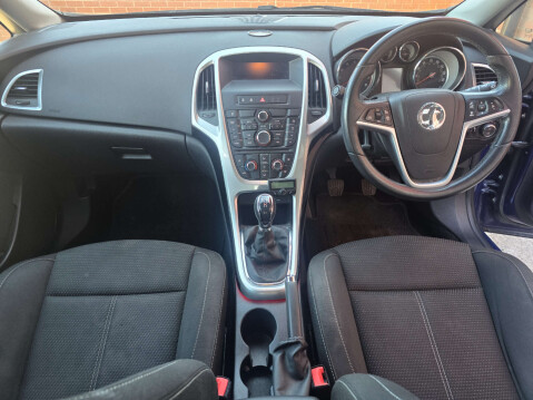 Vauxhall Astra 1.4 Astra SRI 5dr 28