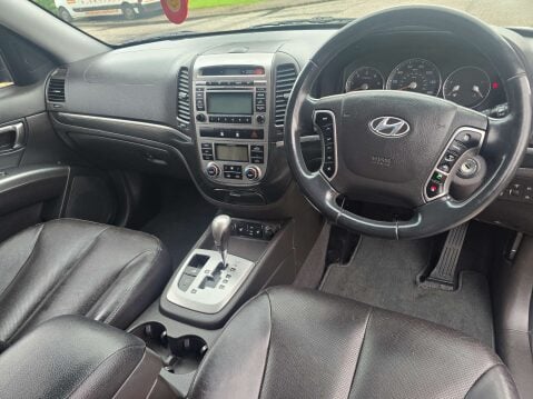 Hyundai SANTA FE 2.2 Santa Fe Premium CRDi Auto 4WD 5dr 52