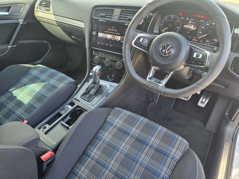 Volkswagen Golf 1.4 Golf GTE Advance Semi-Auto 5dr 46